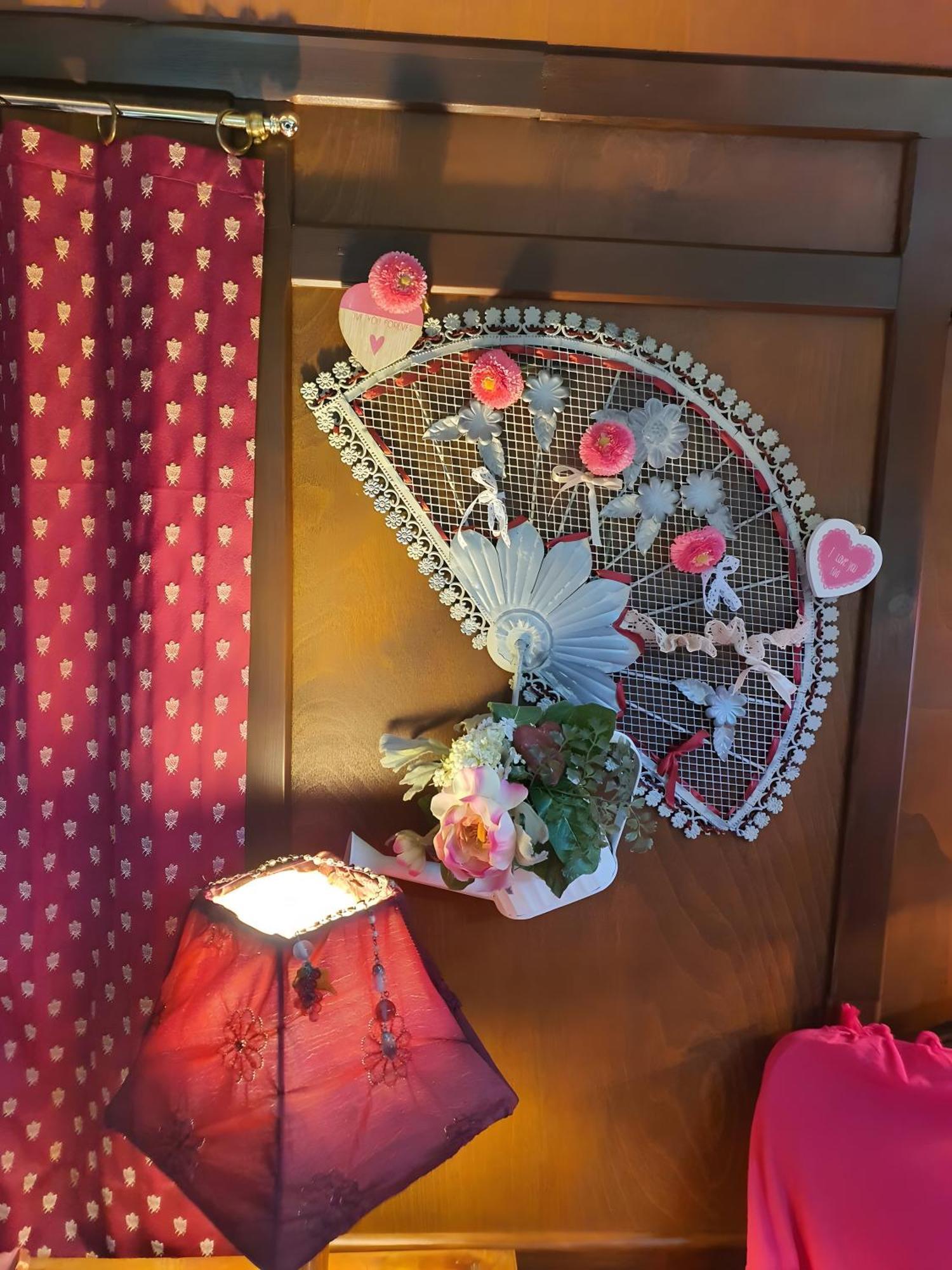 Hotel La Roulotte D'Alany Grayan-et-l'Hopital Esterno foto